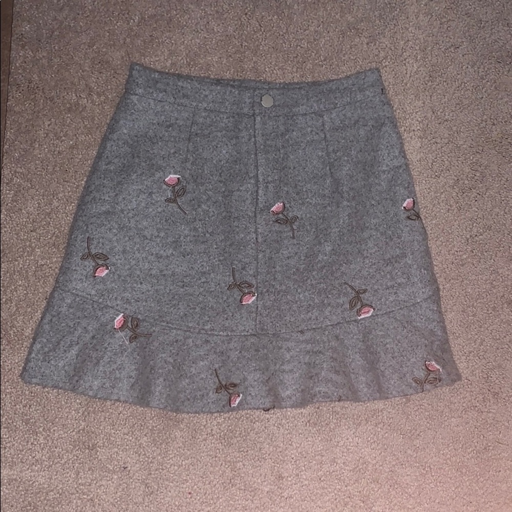 Chuu grey ruffle skirt